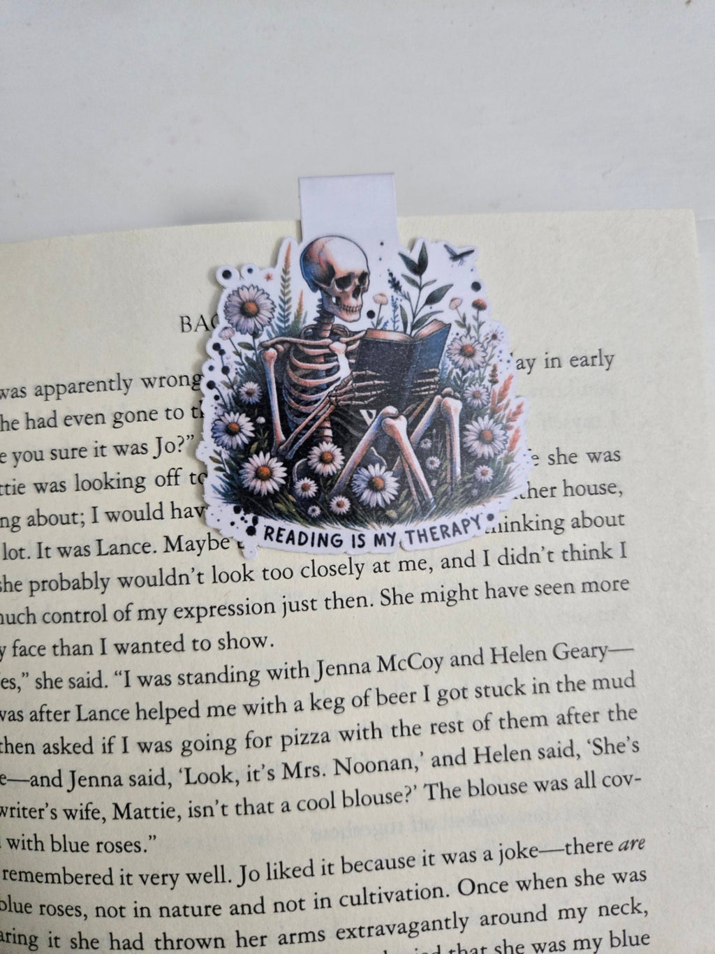 Reading is my Therapy Skellie Daisies - Magnetic Bookmark
