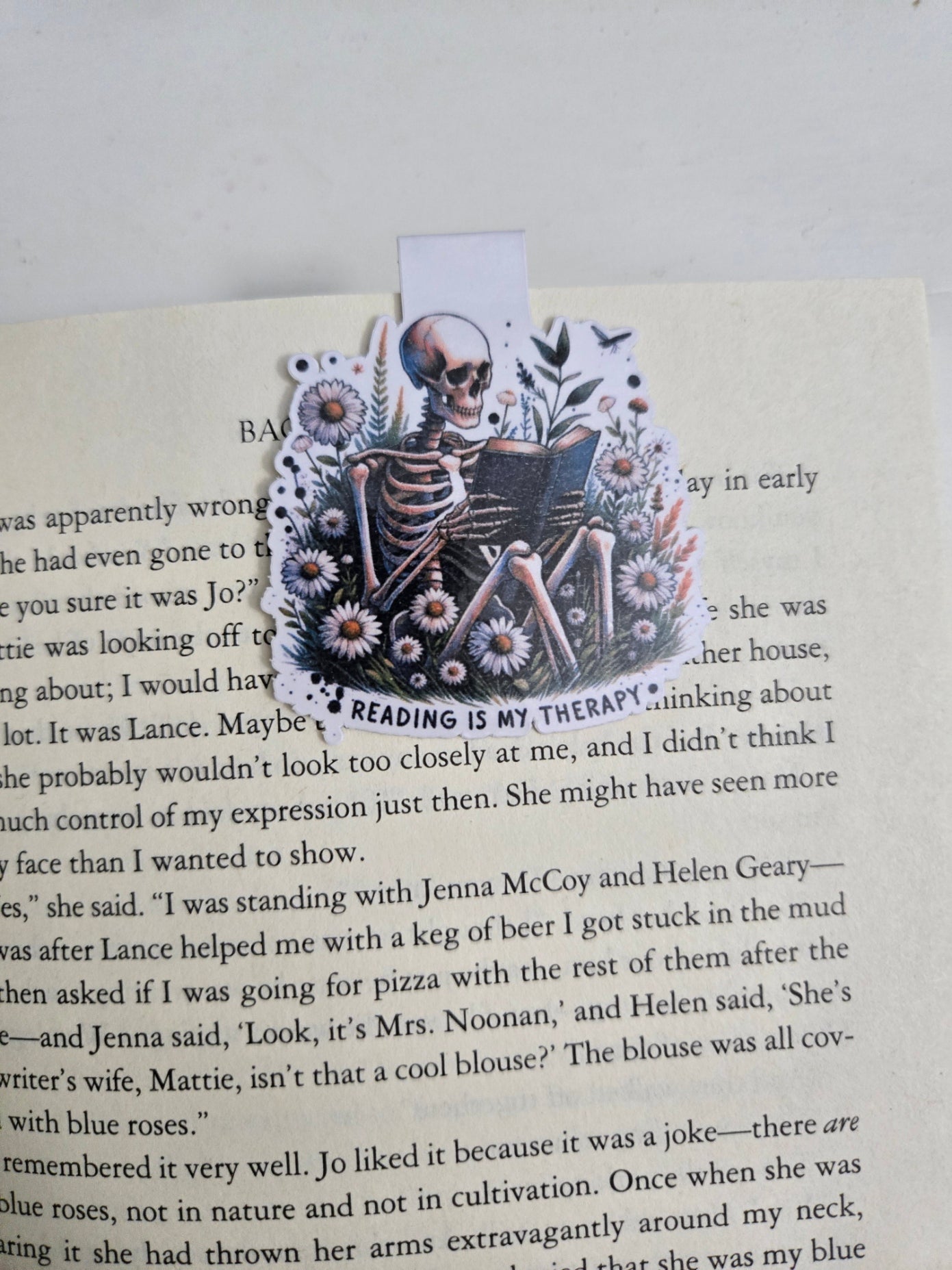 Reading is my Therapy Skellie Daisies - Magnetic Bookmark